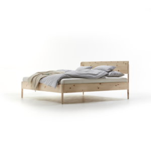 Bett Alwy mit Holzbetthaupt in Zirbe