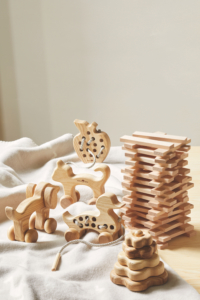 Gruene_Erde_BabyKinder_Moodbild_S_19_Holzspielsachen